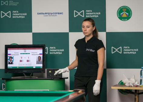 Судья всероссийской категории и спортивный директор ЛЛБ Мария Хомина проводит выставочный матч по программе «Бильборд»